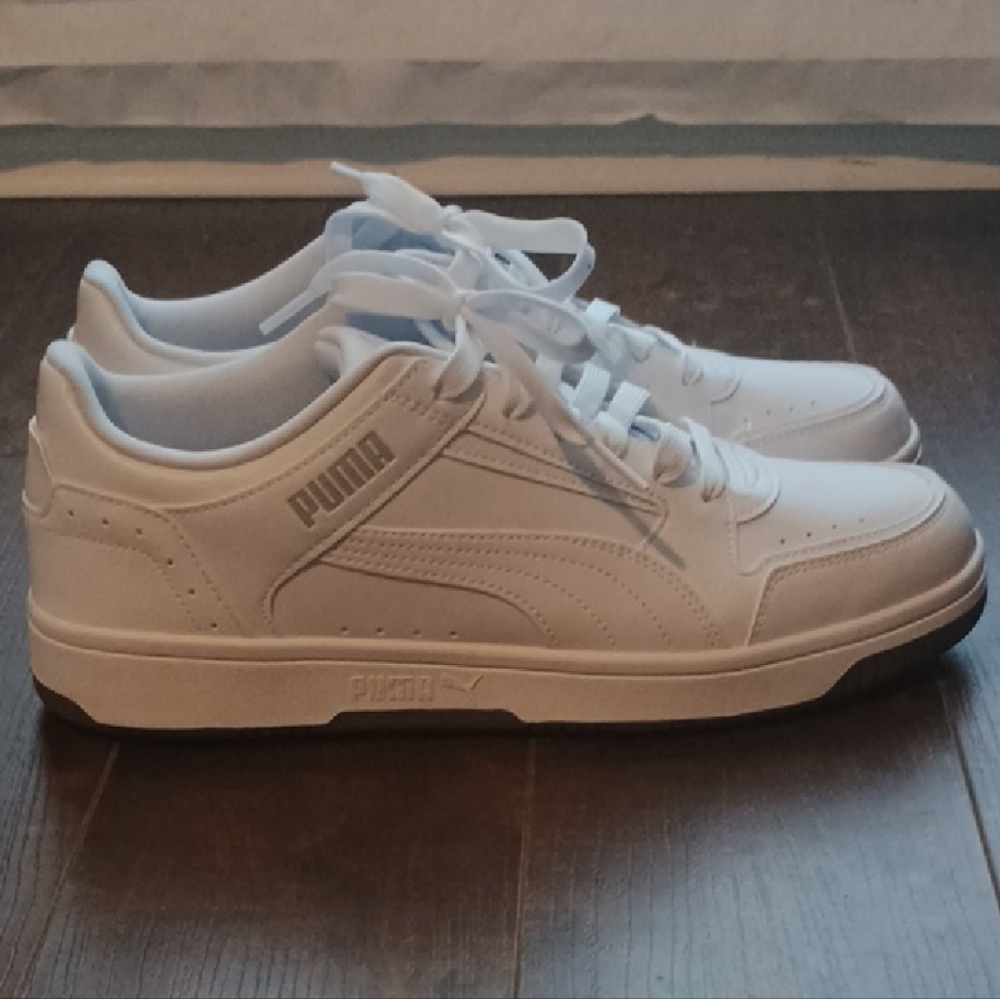 Puma White Sneakers Minimalist Low-Top Design